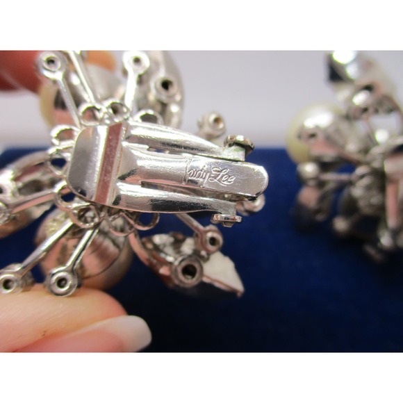 Vintage Judy Lee Silver AB Rhinestone Pearl Flower Spray Clip on Earrings - Picture 10 of 10